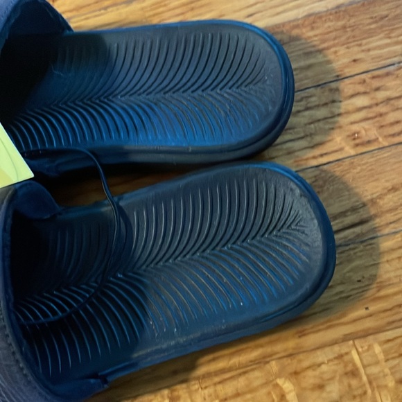 2 pairs 1 price NIB All In Motion Cypress Black Logo Slide Sandals - Picture 4 of 7